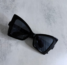 Load image into Gallery viewer, Flaw’d