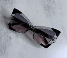 Load image into Gallery viewer, Flaw’d