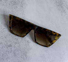 Load image into Gallery viewer, Catcall