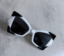 Load image into Gallery viewer, Flaw’d